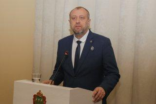 Михаил Миронов получил государственную награду «Заслуженный врач РФ» из рук губернатора Пензенской области Олега Мельниченко  