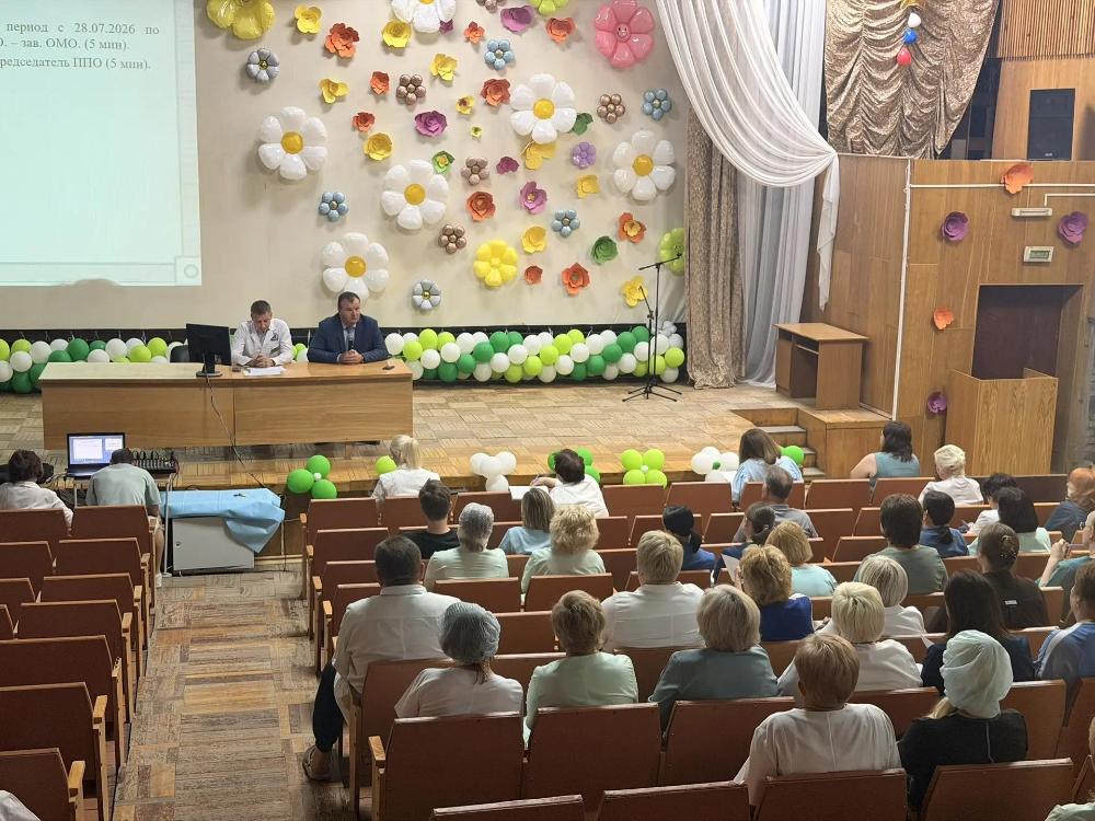 Андрей Кибиткин, главный врач областной больницы им. Н.Н. Бурденко встретился с коллективом клинической больницы № 6 им. Г.А. Захарьина
