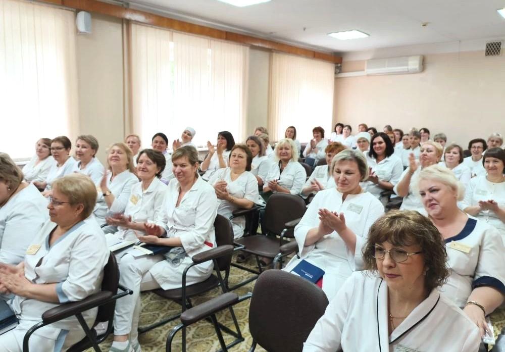 В честь Дня медицинской сестры лучшие сотрудники областной больницы им. Н.Н. Бурденко были отмечены Благодарностями и Почетными грамотами разного уровня