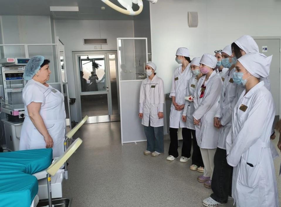 Студенты медицинского колледжа посетили перинатальный центр областной больницы им. Н. Н. Бурденко